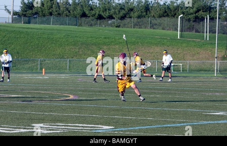 Ein Nachmittag Varsity Highschool Boys Lacrosse Spiel. Stockfoto
