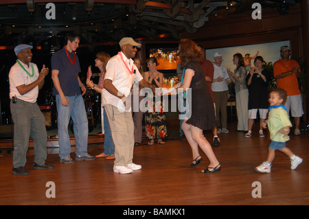 Frankie Manning Lindy Hop tanzen Kreuzfahrt rund um die Karibik Mai 2004. (26. Mai 1914 - 27. April 2009) Stockfoto