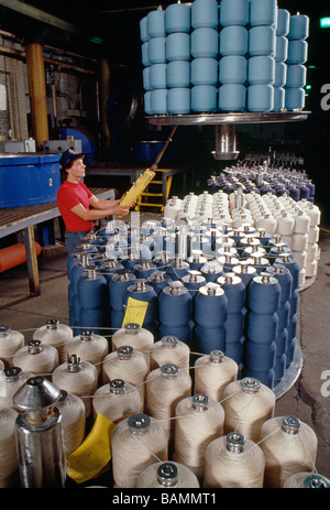 Arbeiter bei Globus Farbstoff Werke Philadelphia PA Bleichen, Färben der Garne Stockfoto
