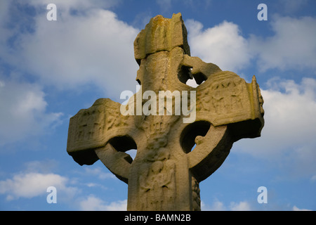 Westwand des hohen Ardboe Kreuz aus dem 10. Jahrhundert Grafschaft Tyrone Nordirland Vereinigtes Königreich Stockfoto