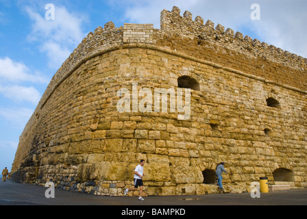 Mauern der Festung Koules am alten Hafen in Heraklion Kreta Griechenland Europa Stockfoto