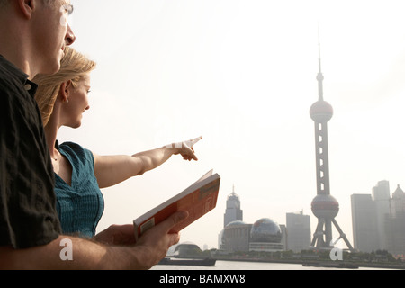 Touristen besuchen Shanghai Stockfoto