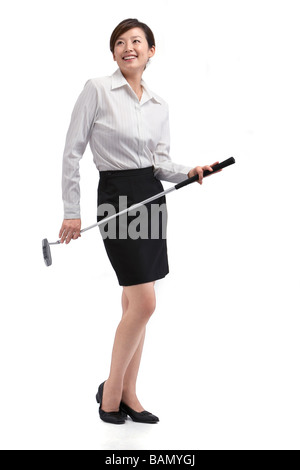 Eine corporate Frau hält einen putter Stockfoto