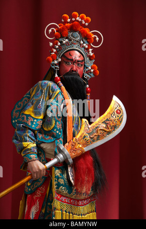 Guang Gong, alten chinesischen General in Beijing Opera Kostüm, steht für Schutz und Wohlstand Stockfoto