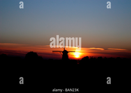 Typische holländische Landschaft bei Sonnenuntergang Stockfoto