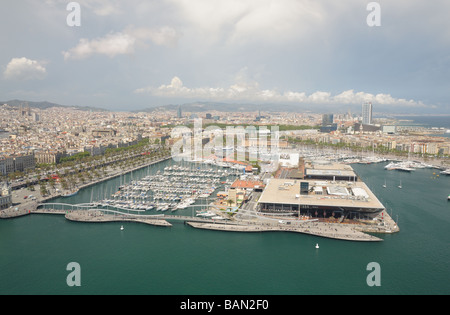 Luftaufnahme über Stadtteil Hafen Port Vell in Barcelona, Spanien Stockfoto