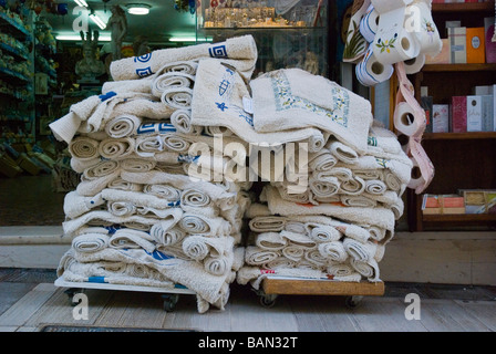 Shop Verkauf traditionellen Matten und andere Souvenirs Avgoustou Strasse 25 in Mitteleuropa Heraklion Kreta Griechenland Stockfoto