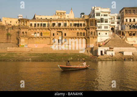 Ghats entlang des Flusses Gange Varanasi Benares Uttar Pradesh, Indien Stockfoto