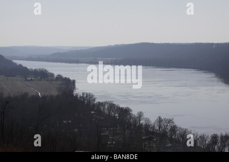 Ohio Fluß zentrale Indiana Hügeln Bauernhof Kentucky Zustand Linie landschaftlich Panorama Stockfoto