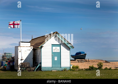 Fischers Strandhütte und Boot auf Südostküste Englands Stockfoto