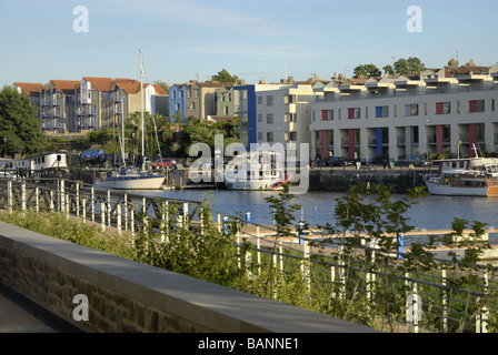 Moderne Apartments Wohnungen und kommerzielle Entwicklungen in der Stadt Bristol an einem sonnigen Wintertag. Stockfoto