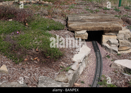 Modell-Eisenbahn-Tunnel The Max und Helen Guernsey Childrens Garden Hawkeye Community College Waterloo Iowa Stockfoto