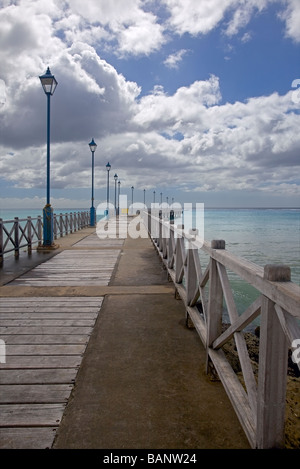 Hölzerne Pier in Speightstown oder "Kleine Bristol" Pier, zweitgrößte Stadt in Barbados Stockfoto