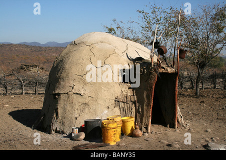 Traditionellen Himba-Hütte im Dorf (Kral), Kunene Fluss, Namibia, Afrika Stockfoto