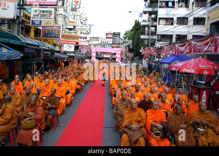 Buddhistischer Mönch an der Khao San Road in Bangkok Thailand Silvester festival Stockfoto