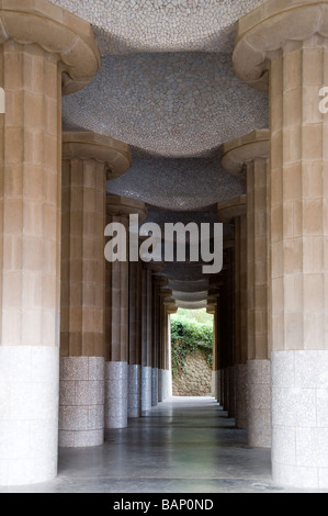 Park Güell dorischen Säulen, die die Terrasse Antonio Gaudi Architekt Gracia Viertel Barcelona Katalonien Spanien Stockfoto