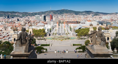 Blick vom MNAC oder Palau Nacional auf der Avinguda De La Reina Maria Cristina und d Plaza Espanya Barcelona Katalonien Spai Stockfoto