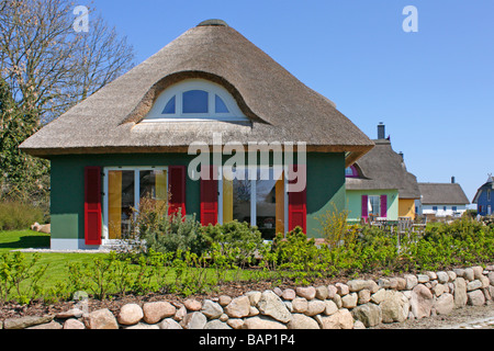 moderne strohgedeckten Häuser in Norddeutschland, Mecklenburg Vorpommern, Insel Rügen, Putgarten Stockfoto