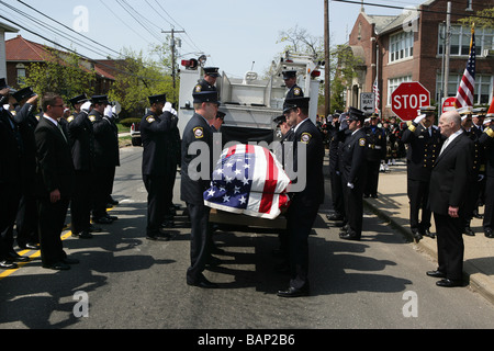 New Haven Feuerwehrleute erinnern einen Feuerwehrmann starb während der Dienstzeit Stockfoto