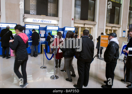 Kunden bei der James Farley Post in New York Stockfoto