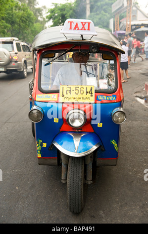 Tuk Tuk Fahrer hawking für Buisness in der Nähe von Wochenendmarkt Chatuchak, Bangkok, Thailand. Stockfoto