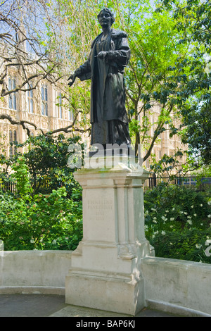 Parliament Square, Westminster, Statue von Emmeline Emily Pankhurst, 1858-1928, Suffragette Kämpferin für Frauen Abstimmung Stockfoto