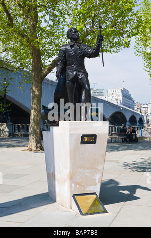 Der South Bank, London, moderner Metall Bronze Statue der Schauspieler Sir Laurence Olivier, 1907-1989, von Angela Conner Stockfoto