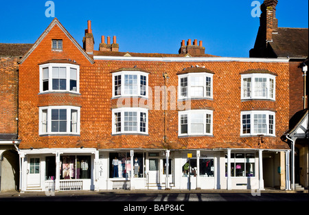 Georgische Geschäfte in der High Street in der typisch englische Marktstadt Marlborough Wiltshire England UK Stockfoto