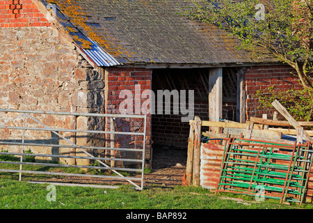 Alten Schafstall & Tore Stockfoto