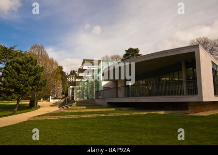 Außenansicht des gemäßigten Hauses, Leamington Spa. Sub-tropisches Gewächshaus, Restaurant und Lehre studio Stockfoto