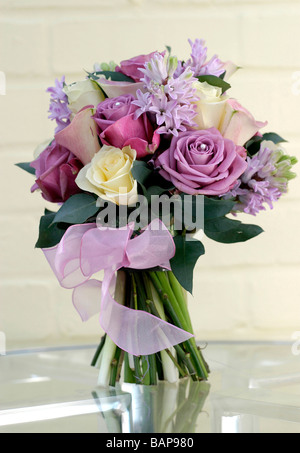 Schöne Hochzeit Blumenstrauß auf dem Tisch Stockfoto