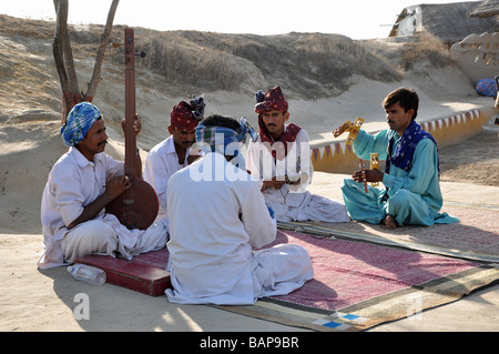 Folk-Musiker aus dem Dorf Hodka in Kutch, Gijarat, Indien Stockfoto