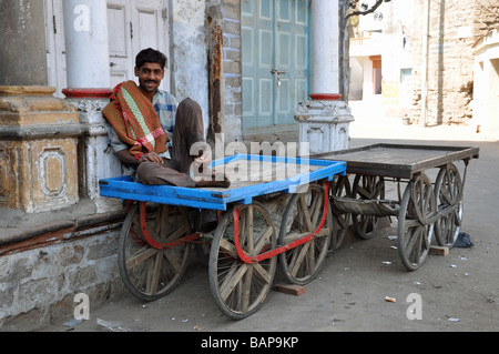 Ein freundlicher Mann aus Mandvi, Kutch, Gujarat, Indien Stockfoto