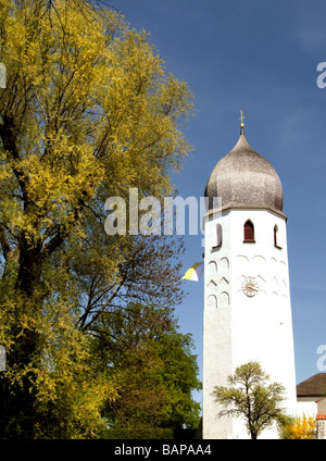 Kirchturm mit Uhr, Glockenturm, das Benediktiner-Kloster Frauenwoerth, Fraueninsel Insel, See Frauenchiemsee oder Chiemsee Stockfoto