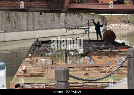 Wartungsarbeiten im Gange auf Hubbrücke über den Erie-Kanal, Fairport, New York USA. Stockfoto