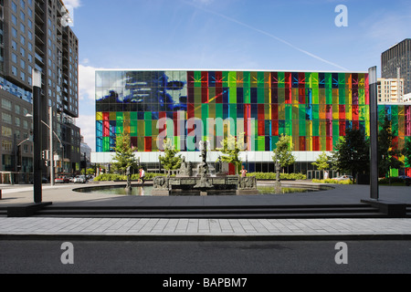 Hotel Jean-Paul-Riopelle, Joust Skulptur Brunnen und Palais des Congres de Montreal, Montreal Convention Centre, Quebec Stockfoto