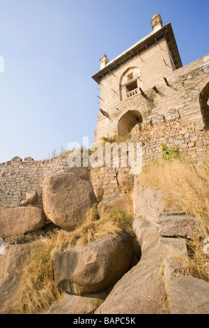 Niedrigen Winkel Ansicht eines Forts, Golconda Fort, Hyderabad, Andhra Pradesh, Indien Stockfoto