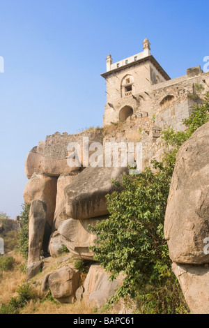 Niedrigen Winkel Ansicht eines Forts, Golconda Fort, Hyderabad, Andhra Pradesh, Indien Stockfoto