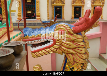 Gold Drachenkopf am Wat Chaiya Mangkalaram, Penang, Malaysia Stockfoto