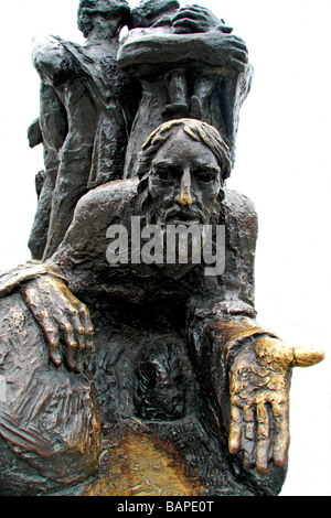 Die Einwanderer-Statue im Battery Park in Lower Manhattan, New York. Alle Hintergrund-Elemente wurden in Photoshop entfernt. Stockfoto