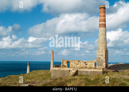 Schornstein Stapeln in der Levante alte Zinn mine an der kornischen Küste Stockfoto