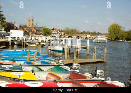 Boote der bunten mieten in Henley on Thames, Oxfordshire, England Stockfoto