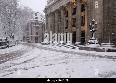 Schneebedeckte Trinity House Trinity Square Tower Hill City London England Großbritannien Stockfoto