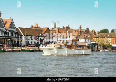 Cabin-Cruiser auf Themse, Henley on Thames, Oxfordshire Stockfoto