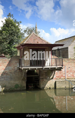 Bootshaus auf dem Fluss Great Ouse in Godmanchester Cambridgeshire UK Stockfoto