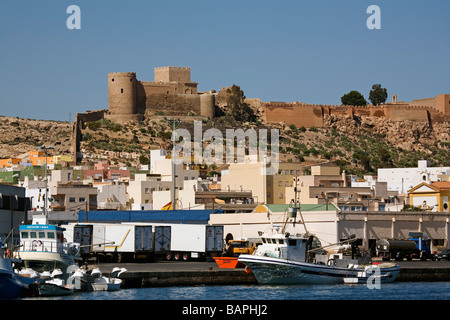 Fischerhafen monumentale Zitadelle und Schloss Almeria Andalusien Spanien Stockfoto