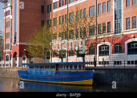 Ein Hausboot auf dem Fluss Avon Floating Harbour in Bristol, Großbritannien Stockfoto