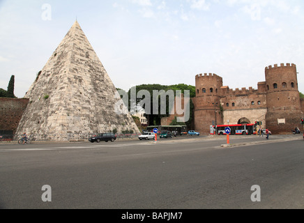 Italien Lazio Rom Pyramide des Cestius Stockfoto