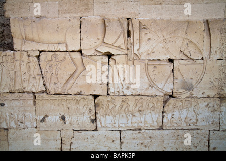 Reliefs von der Schlacht von Kadesch an den Außenwänden der Tempel von Ramses II in Abydos, Niltal Ägyptens Stockfoto