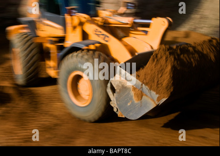 Frontlader, Aushub von Kellern für neue Wohn Häuser Stockfoto